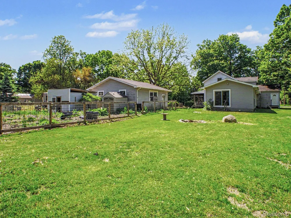 5272 W Frances Road Vienna Charter Township, MI 48420