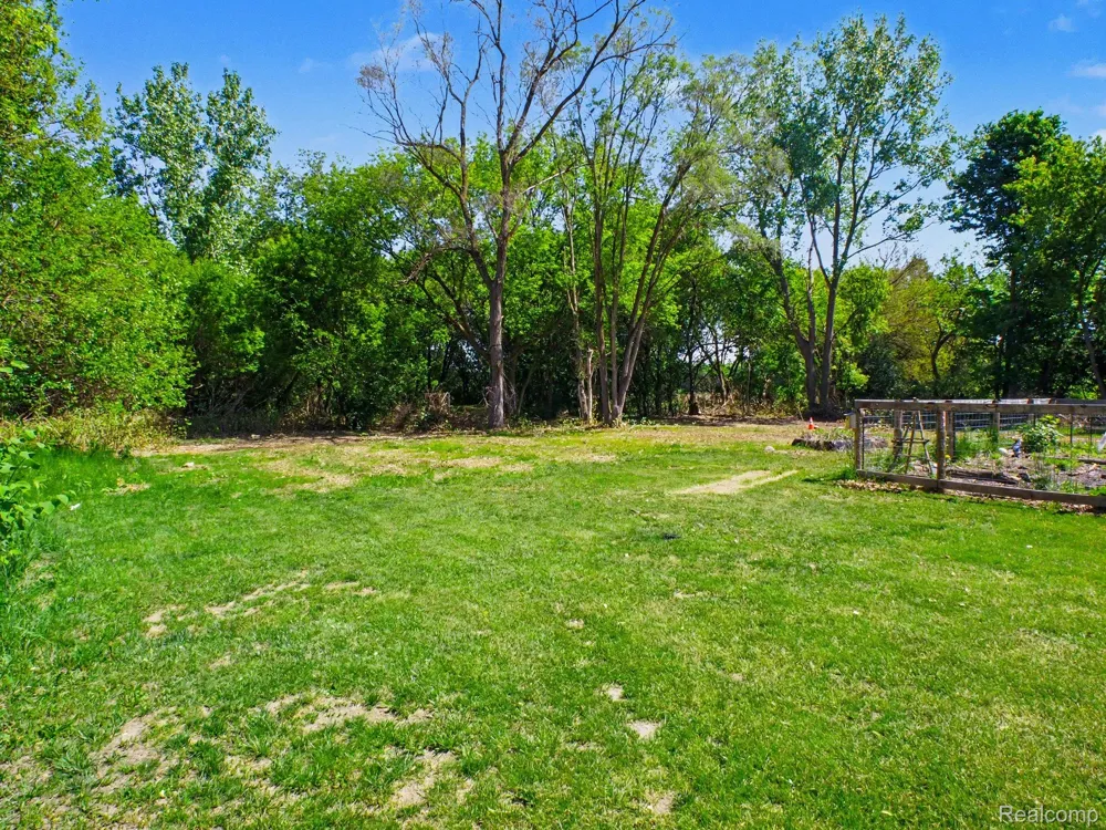 5272 W Frances Road Vienna Charter Township, MI 48420