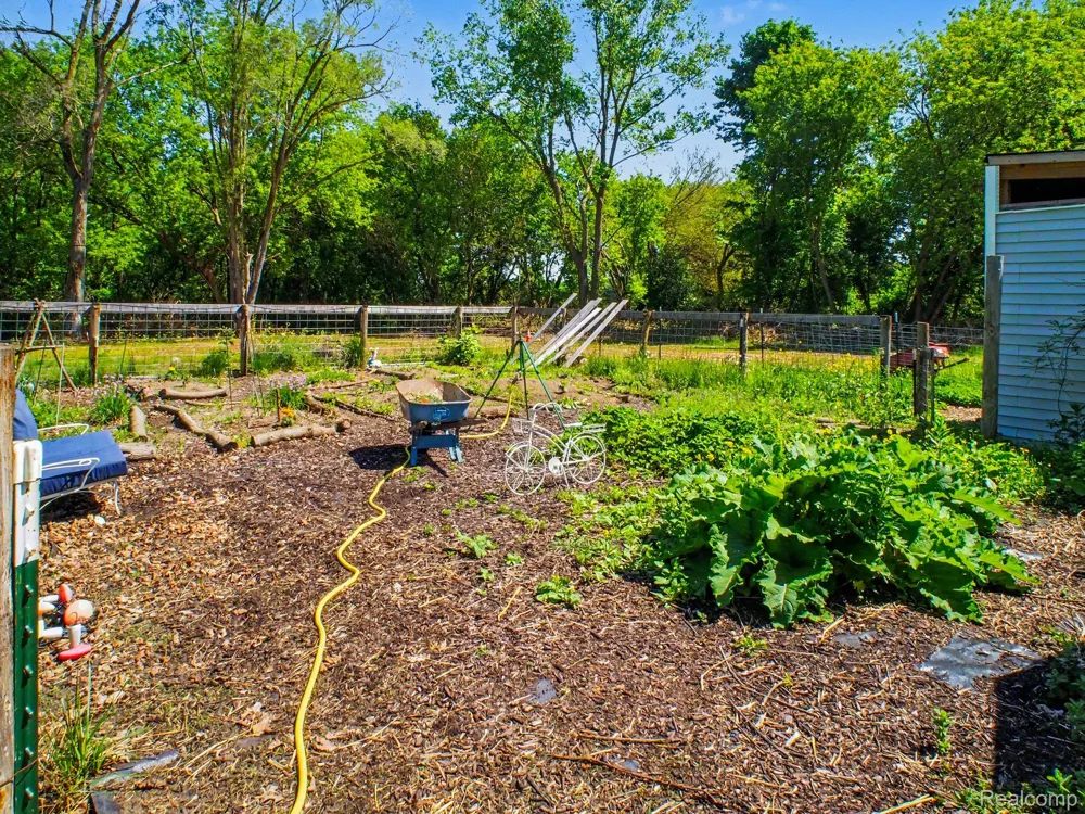 5272 W Frances Road Vienna Charter Township, MI 48420