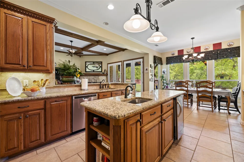 8597 Fallow Run Larue, TX 75770