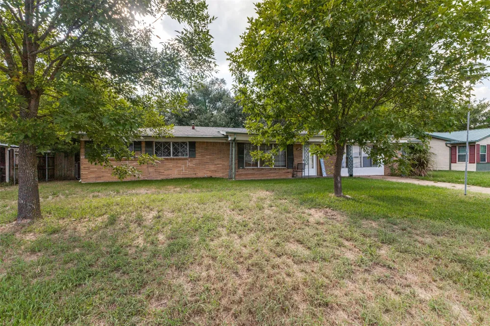 425 Lybrand Street Wills Point, TX 75169