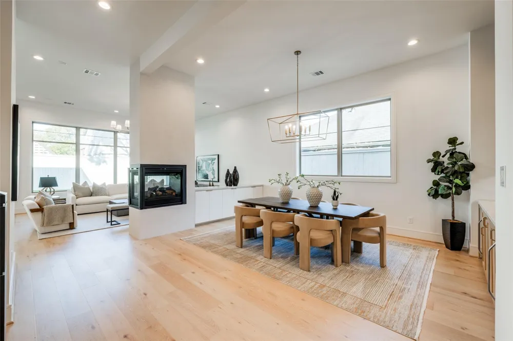 1002 E 6th 1/2 Street Houston, TX 77009