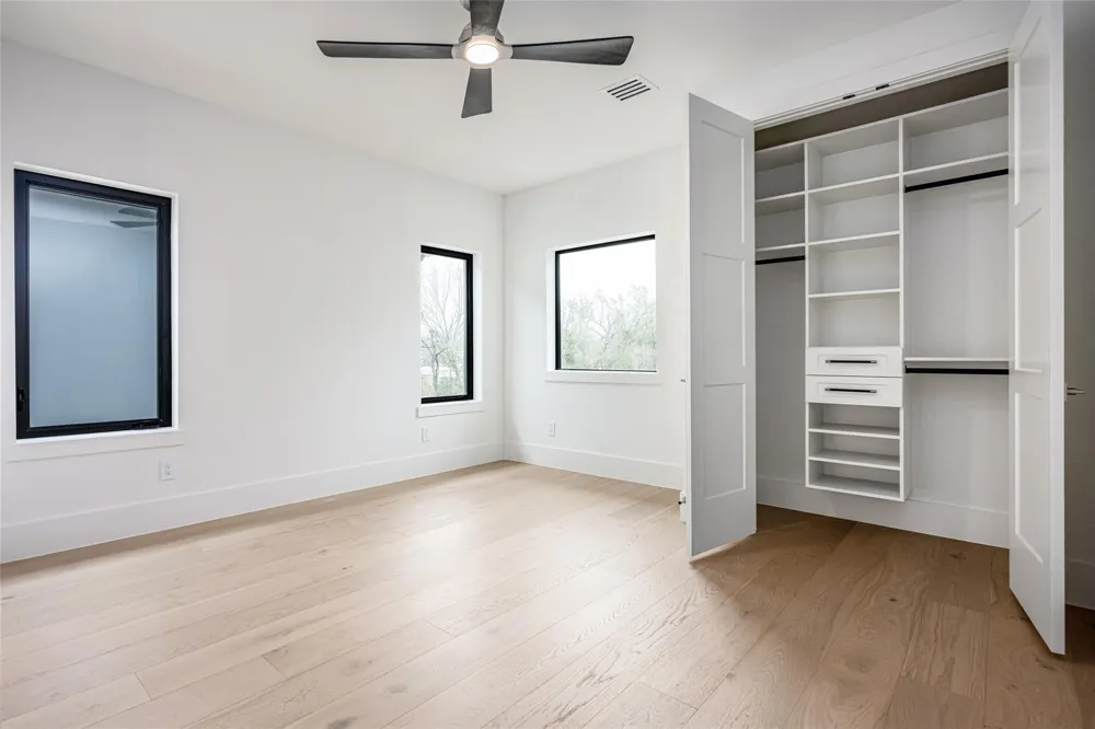 623 Rolling Oaks Stafford, TX 77477