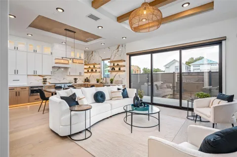 631 Rolling Oaks