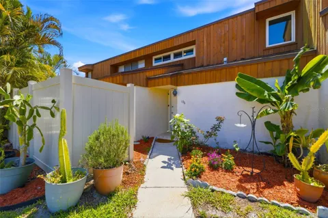 2074 SUNSET POINT ROAD #136