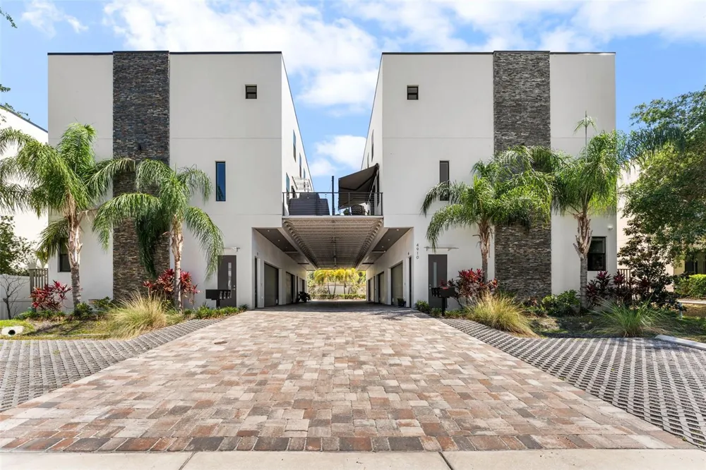 4910 W MCELROY AVENUE #6 Tampa, FL 33611