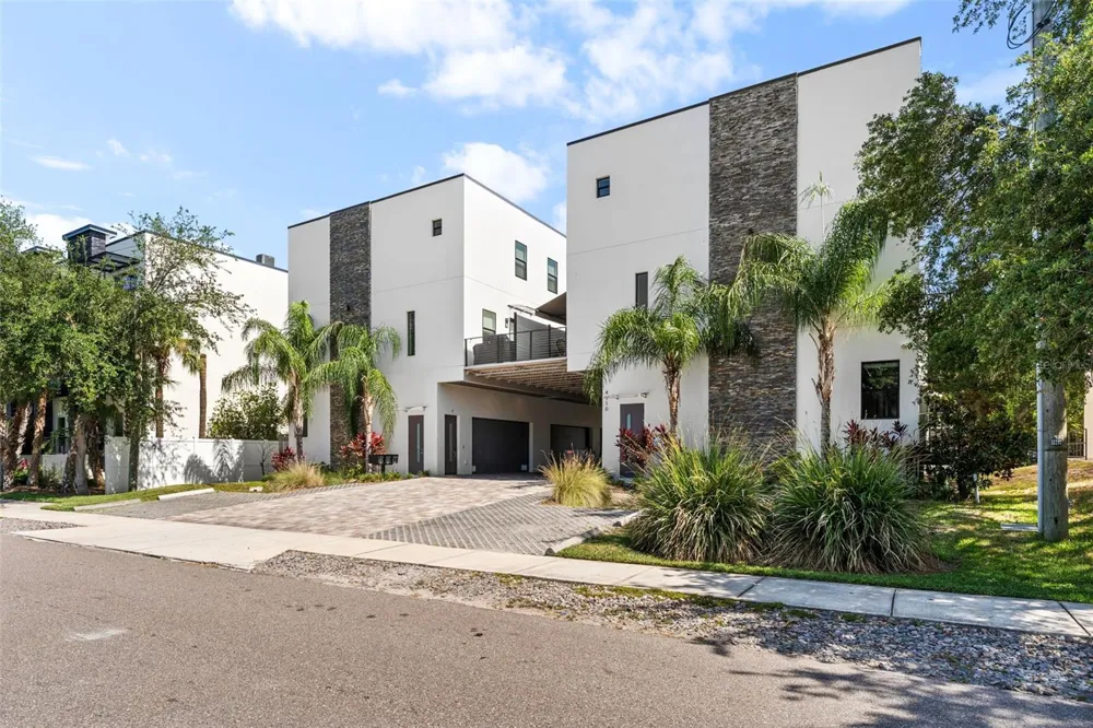 4910 W MCELROY AVENUE #6 Tampa, FL 33611