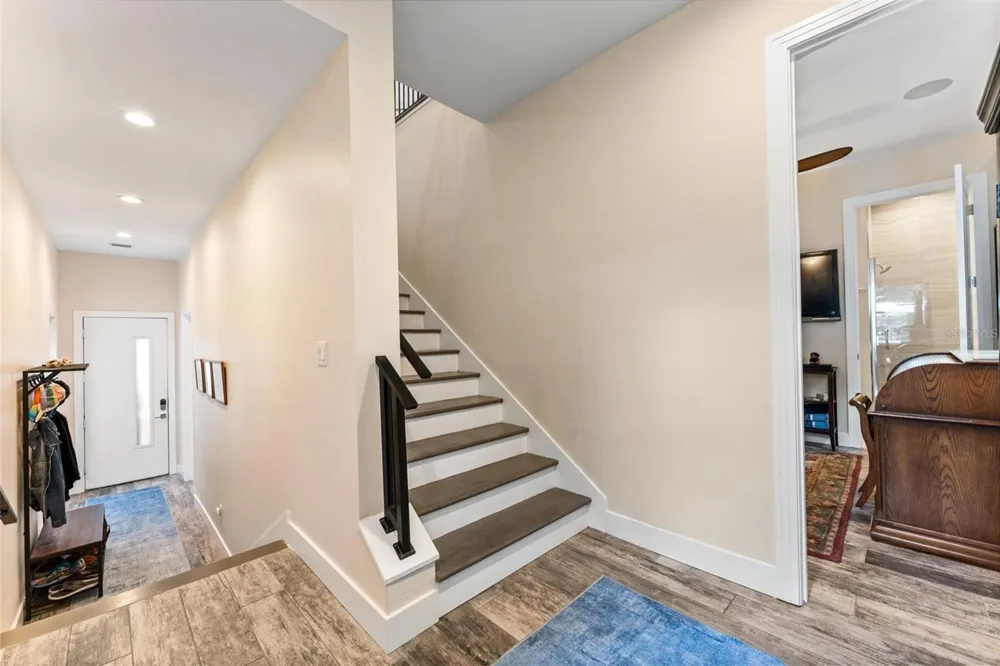 4910 W MCELROY AVENUE #6 Tampa, FL 33611