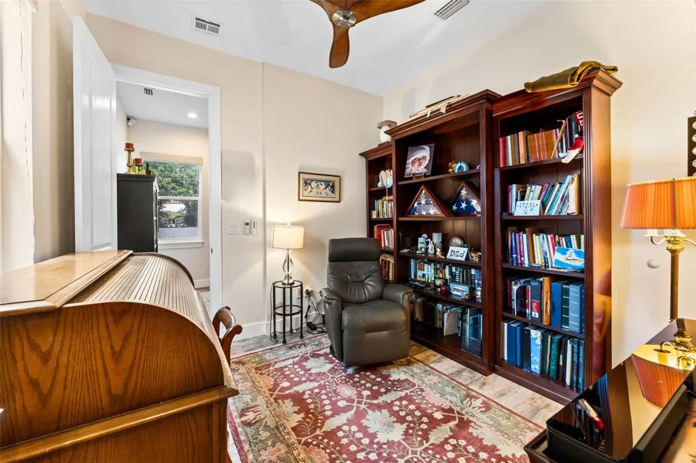 4910 W MCELROY AVENUE #6 Tampa, FL 33611