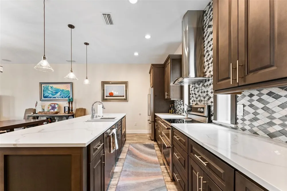 4910 W MCELROY AVENUE #6 Tampa, FL 33611