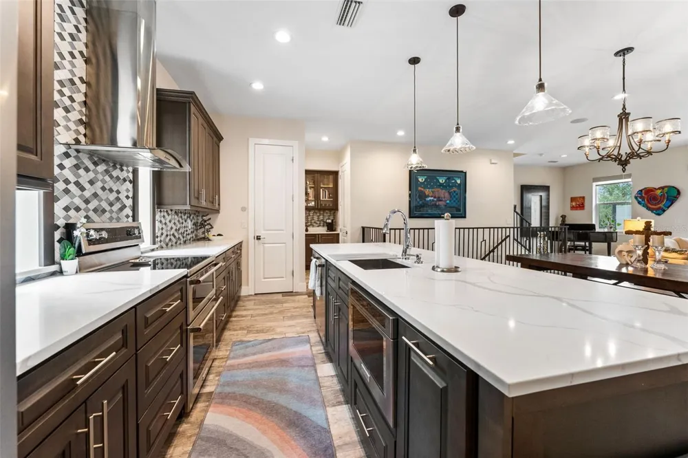 4910 W MCELROY AVENUE #6 Tampa, FL 33611