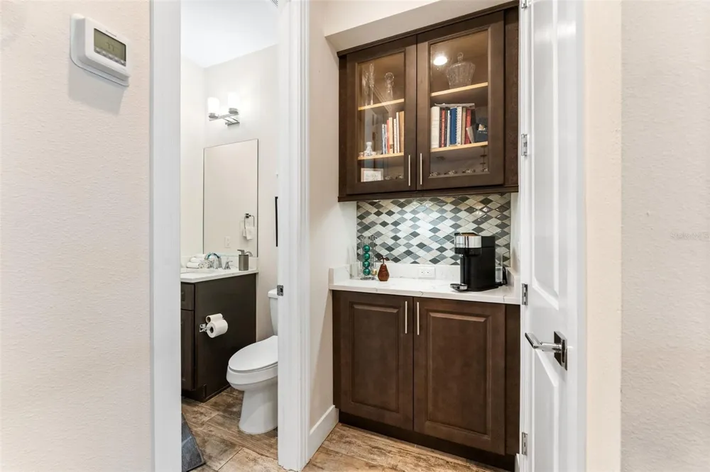 4910 W MCELROY AVENUE #6 Tampa, FL 33611