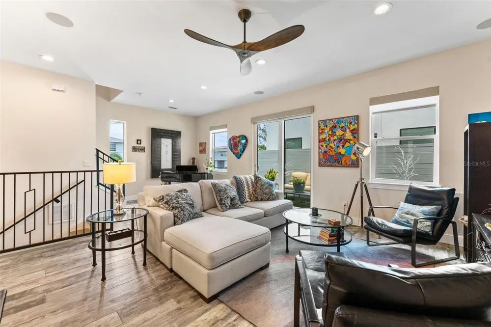 4910 W MCELROY AVENUE #6 Tampa, FL 33611