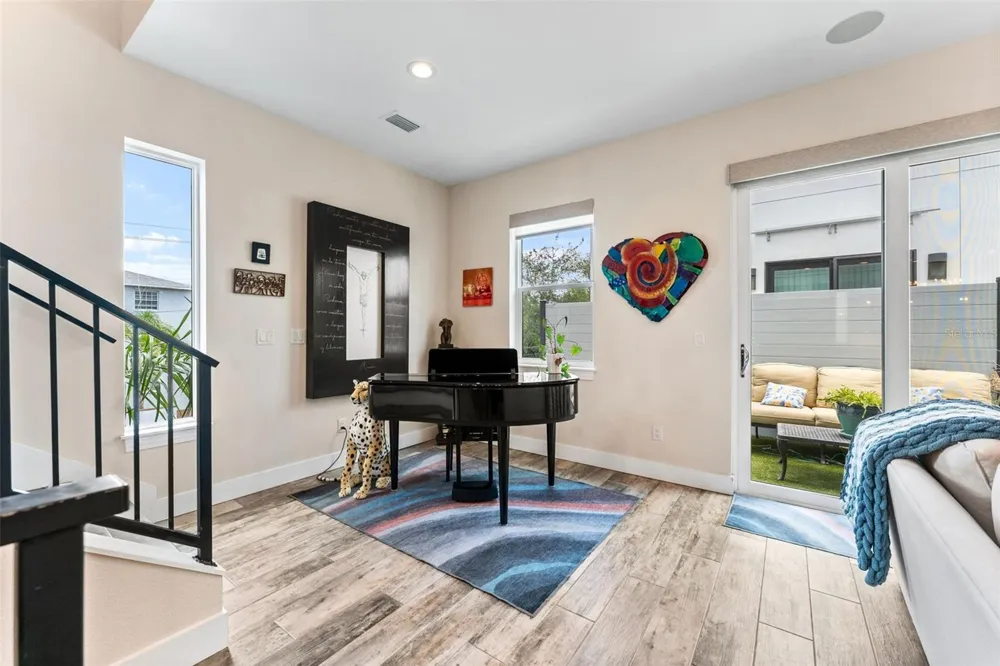 4910 W MCELROY AVENUE #6 Tampa, FL 33611