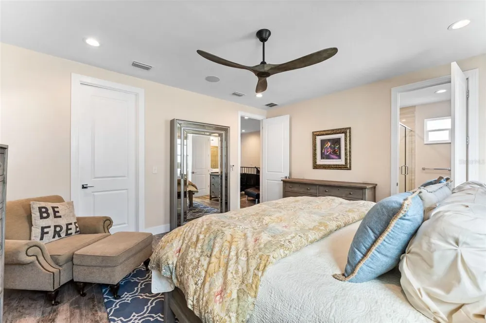 4910 W MCELROY AVENUE #6 Tampa, FL 33611