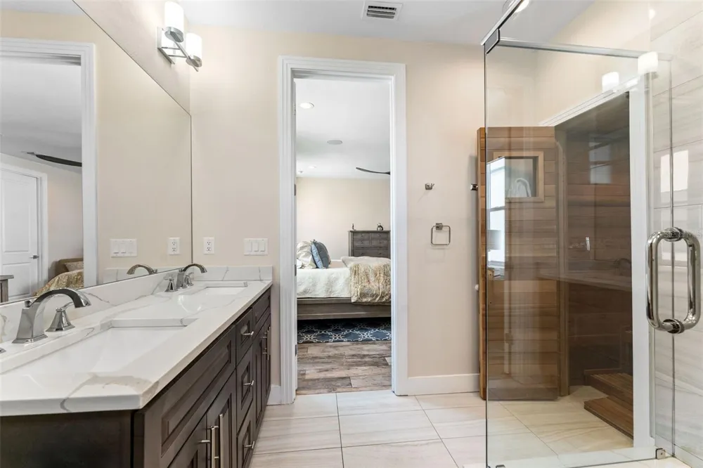 4910 W MCELROY AVENUE #6 Tampa, FL 33611