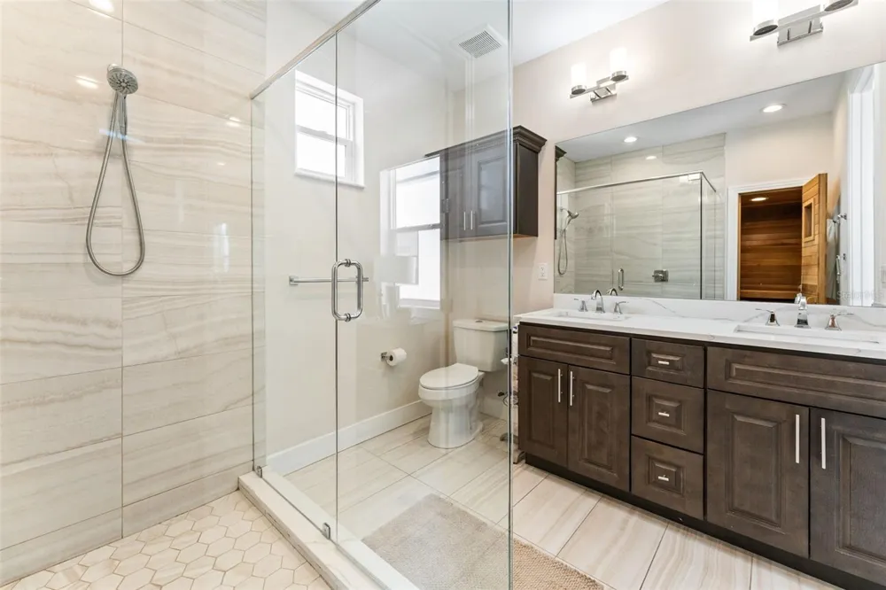 4910 W MCELROY AVENUE #6 Tampa, FL 33611