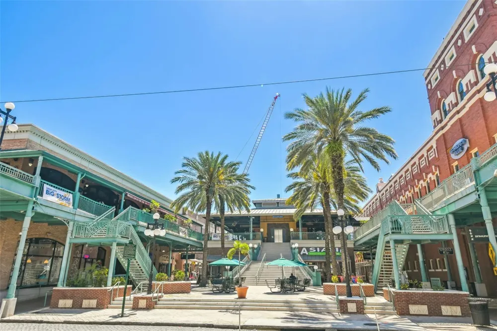 4910 W MCELROY AVENUE #6 Tampa, FL 33611