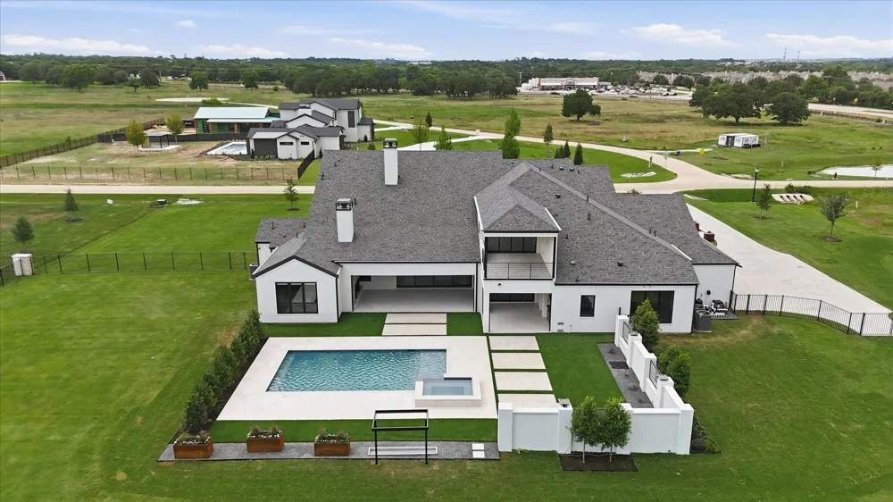 1418 Clydesdale Road Bartonville, TX 76226