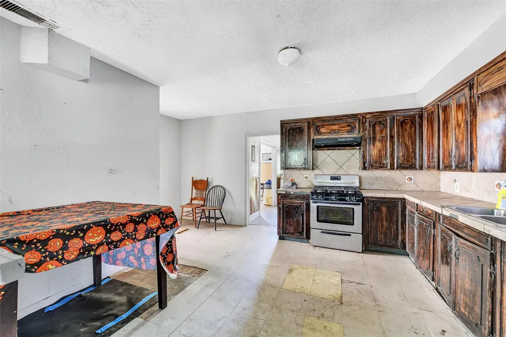 2104 New Jersey Street Baytown, TX 77520