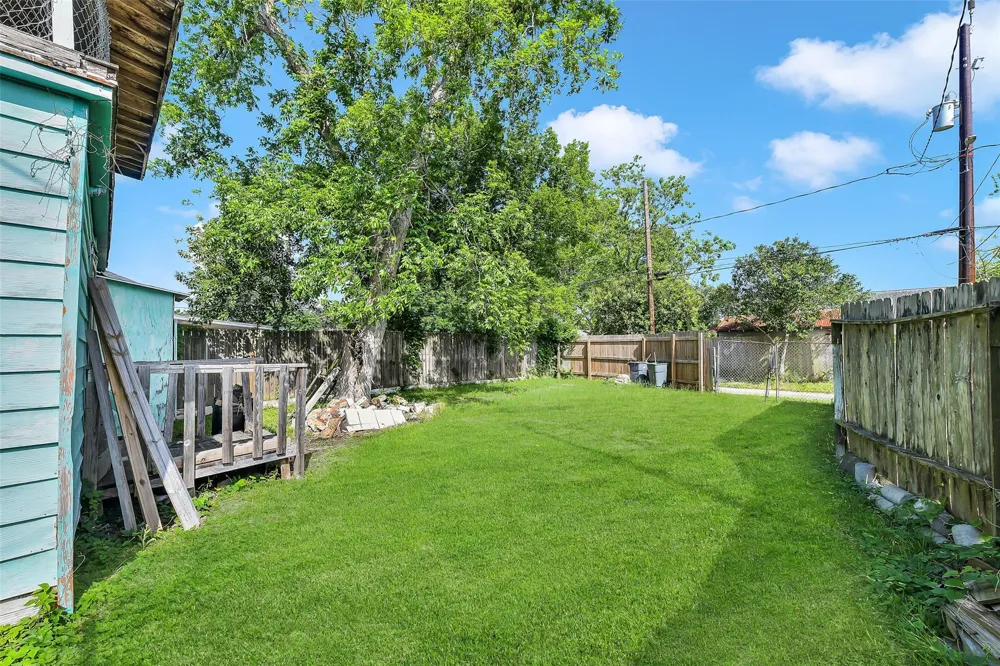 2104 New Jersey Street Baytown, TX 77520