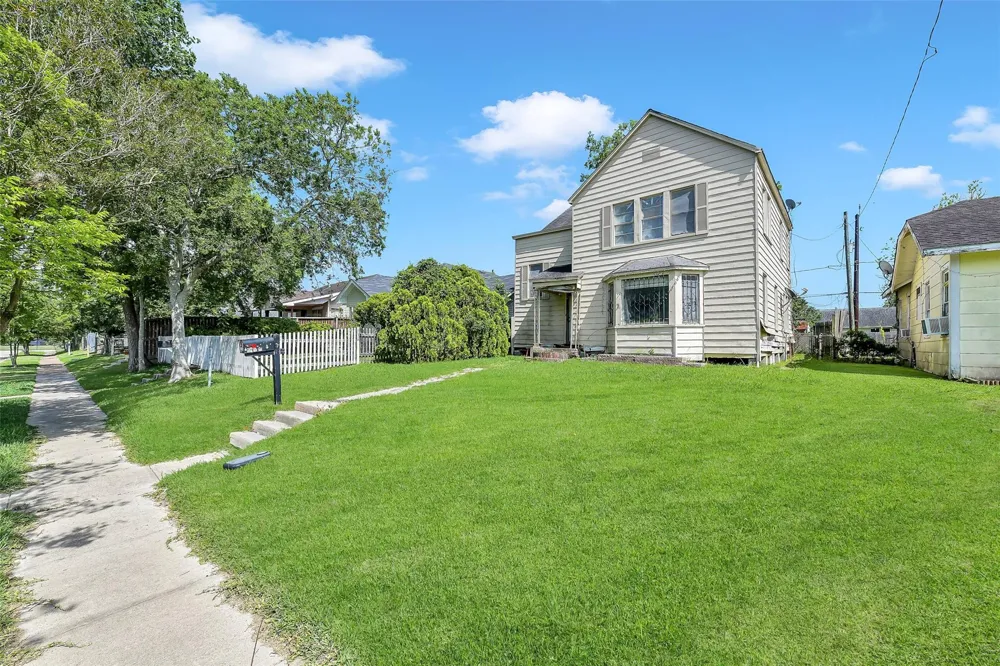 2104 New Jersey Street Baytown, TX 77520