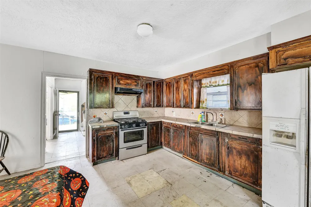 2104 New Jersey Street Baytown, TX 77520