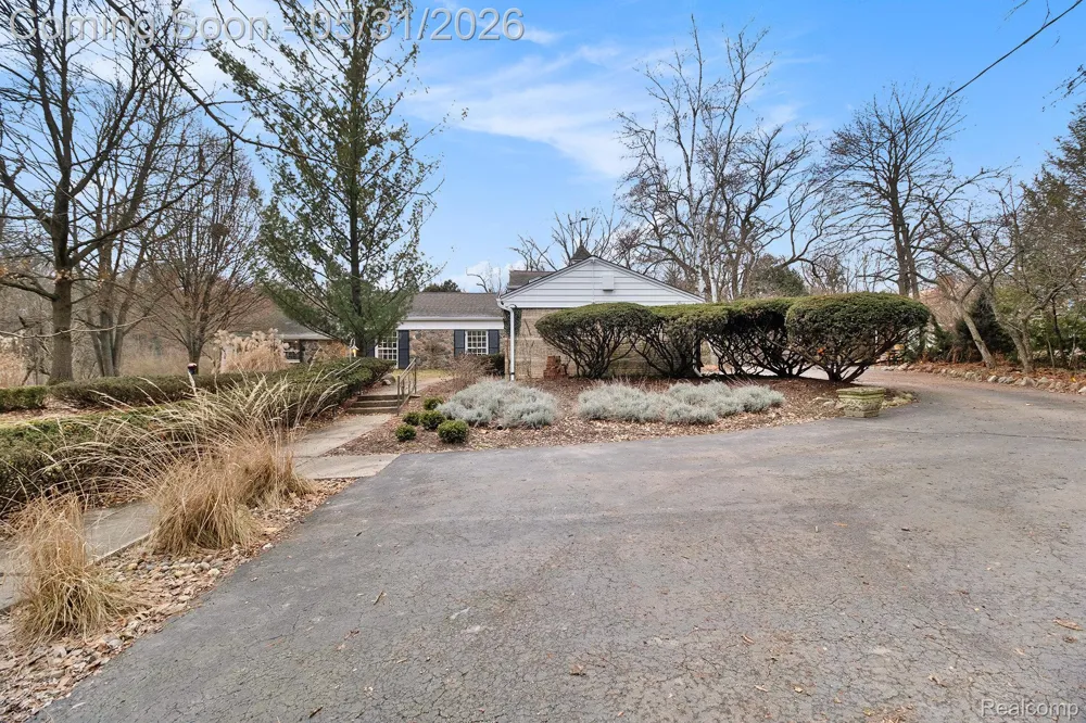 26580 Wellington Road Franklin Village, MI 48025