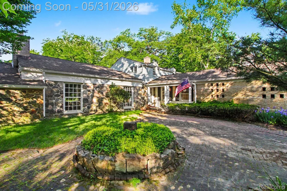 26580 Wellington Road Franklin Village, MI 48025