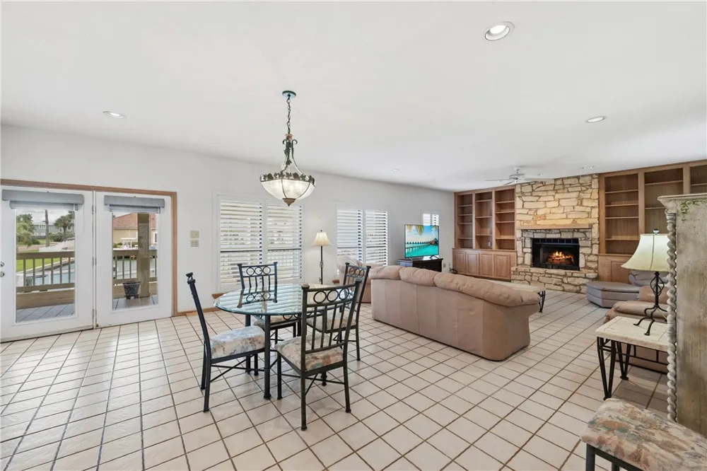 305 Marina Drive Port Aransas, TX 78373