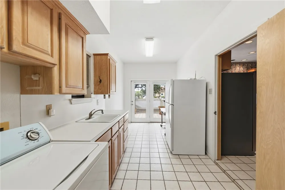 305 Marina Drive Port Aransas, TX 78373