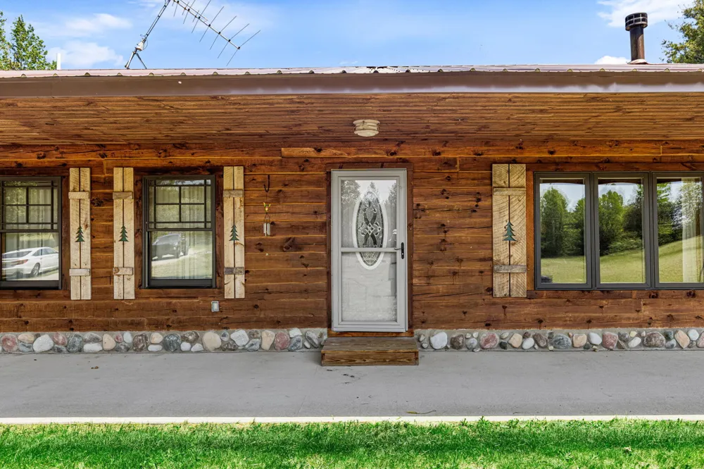 15902 Penesal Road Leroy, MI 49655