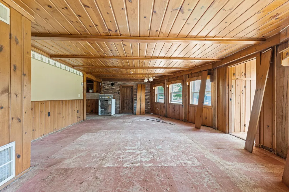 15902 Penesal Road Leroy, MI 49655