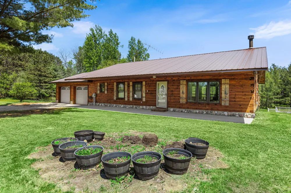 15902 Penesal Road Leroy, MI 49655