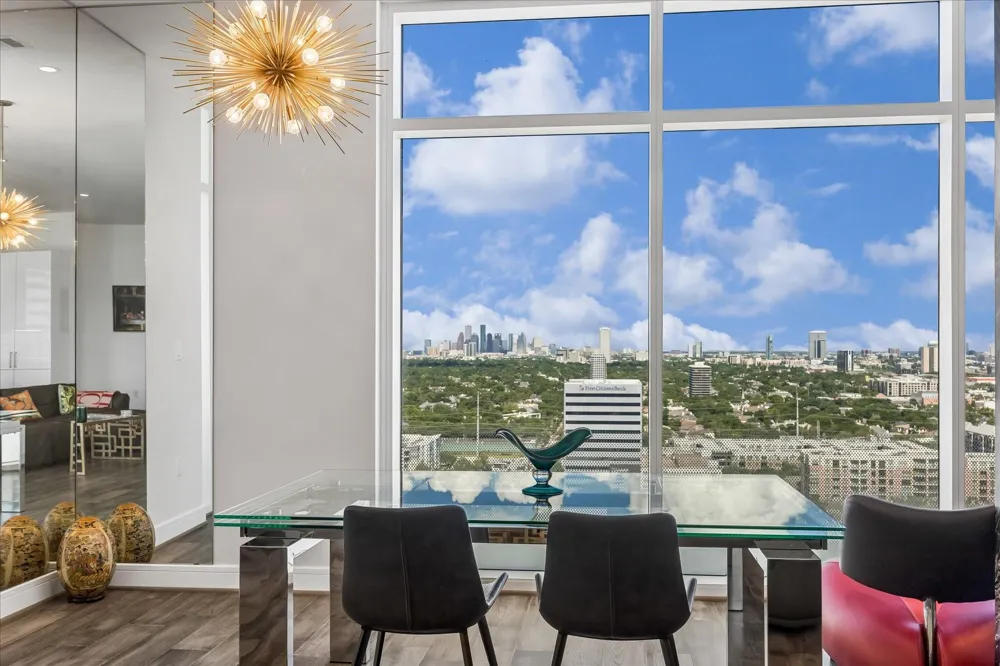 4521 San Felipe Street #2102 Houston, TX 77027