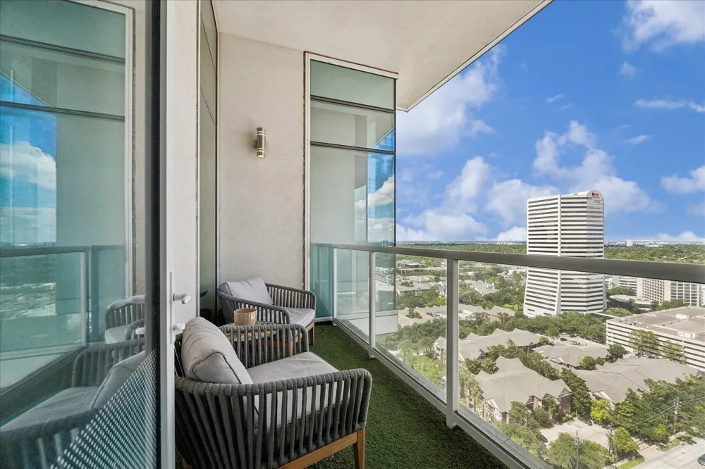 4521 San Felipe Street #2102 Houston, TX 77027