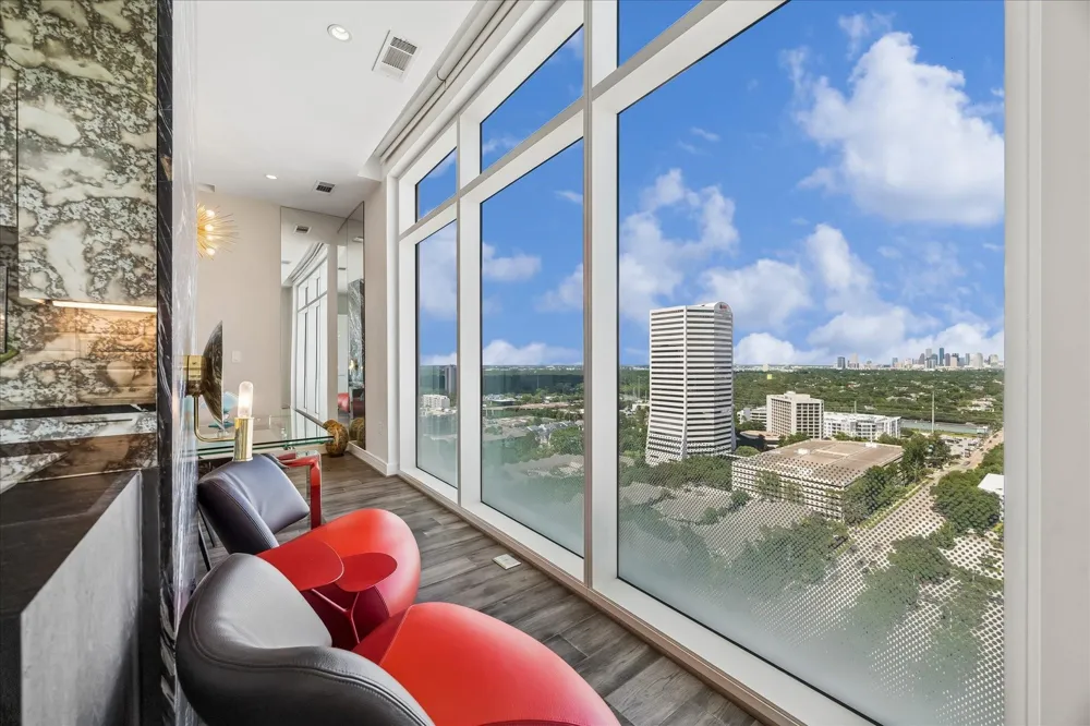 4521 San Felipe Street #2102 Houston, TX 77027