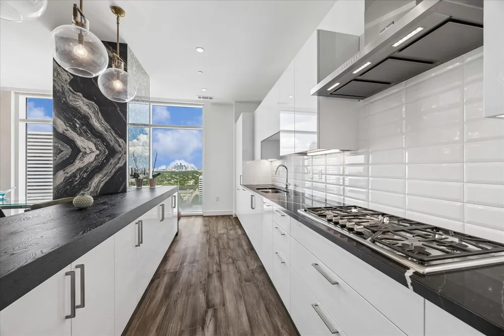 4521 San Felipe Street #2102 Houston, TX 77027