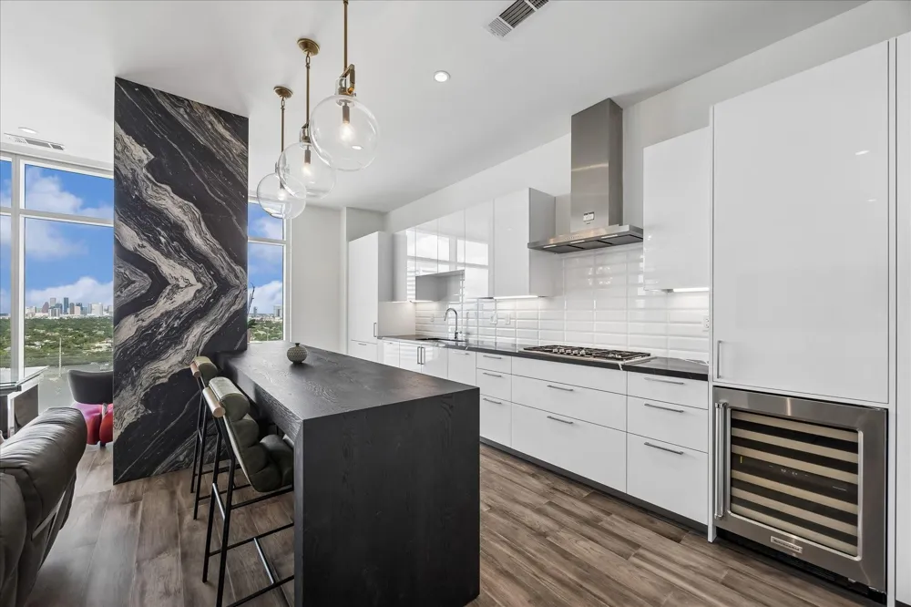4521 San Felipe Street #2102 Houston, TX 77027