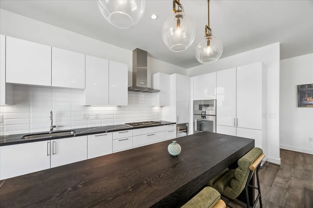 4521 San Felipe Street #2102 Houston, TX 77027