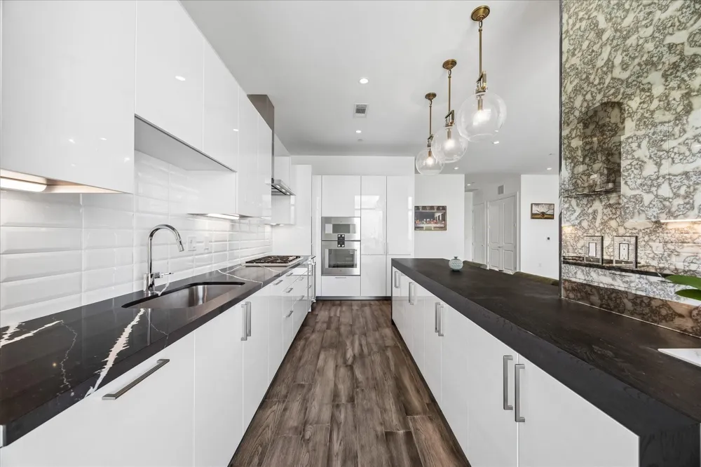 4521 San Felipe Street #2102 Houston, TX 77027