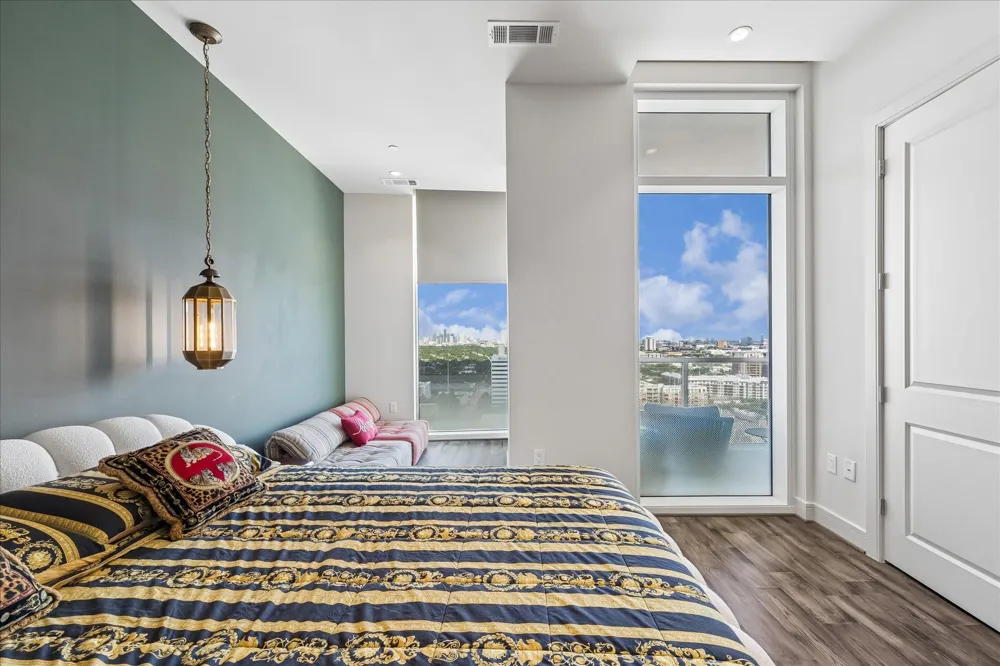 4521 San Felipe Street #2102 Houston, TX 77027