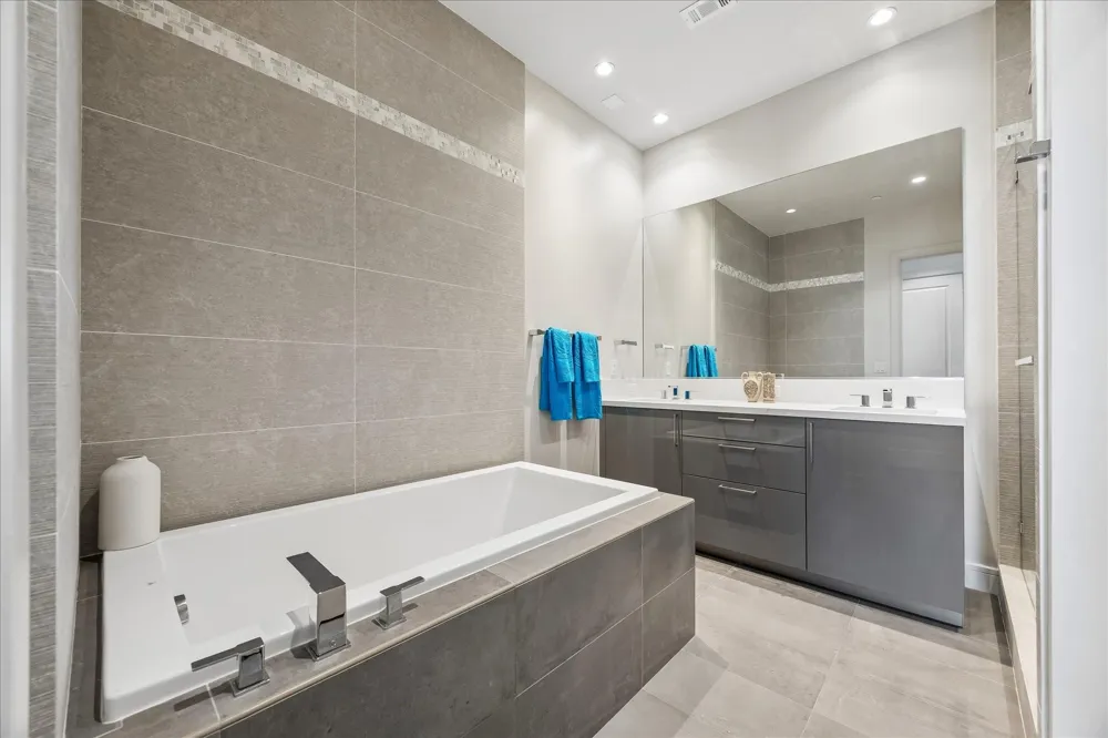 4521 San Felipe Street #2102 Houston, TX 77027