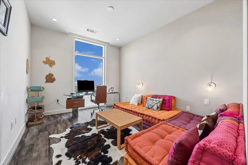 4521 San Felipe Street #2102 Houston, TX 77027