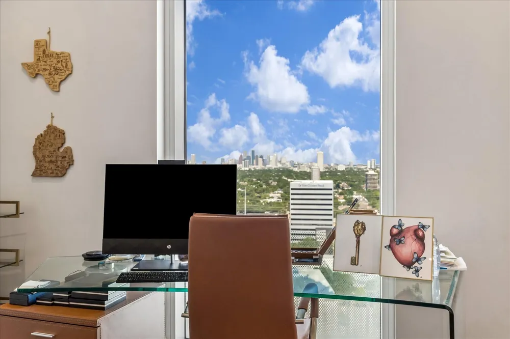 4521 San Felipe Street #2102 Houston, TX 77027