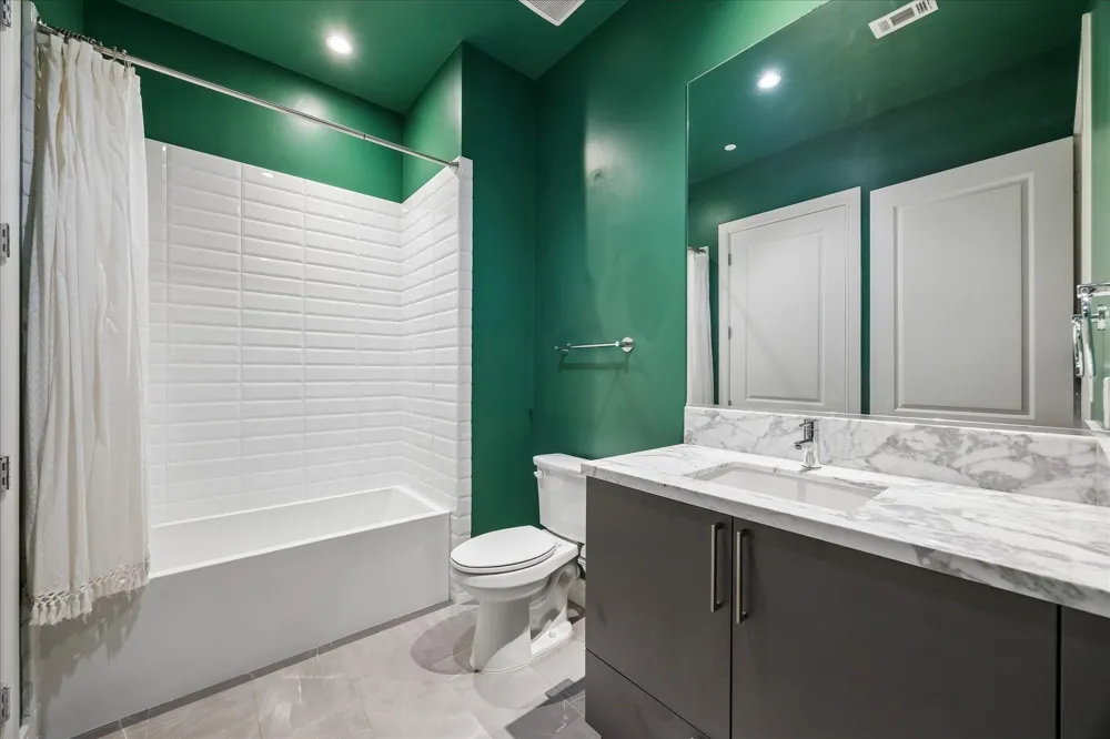 4521 San Felipe Street #2102 Houston, TX 77027