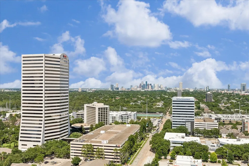 4521 San Felipe Street #2102 Houston, TX 77027