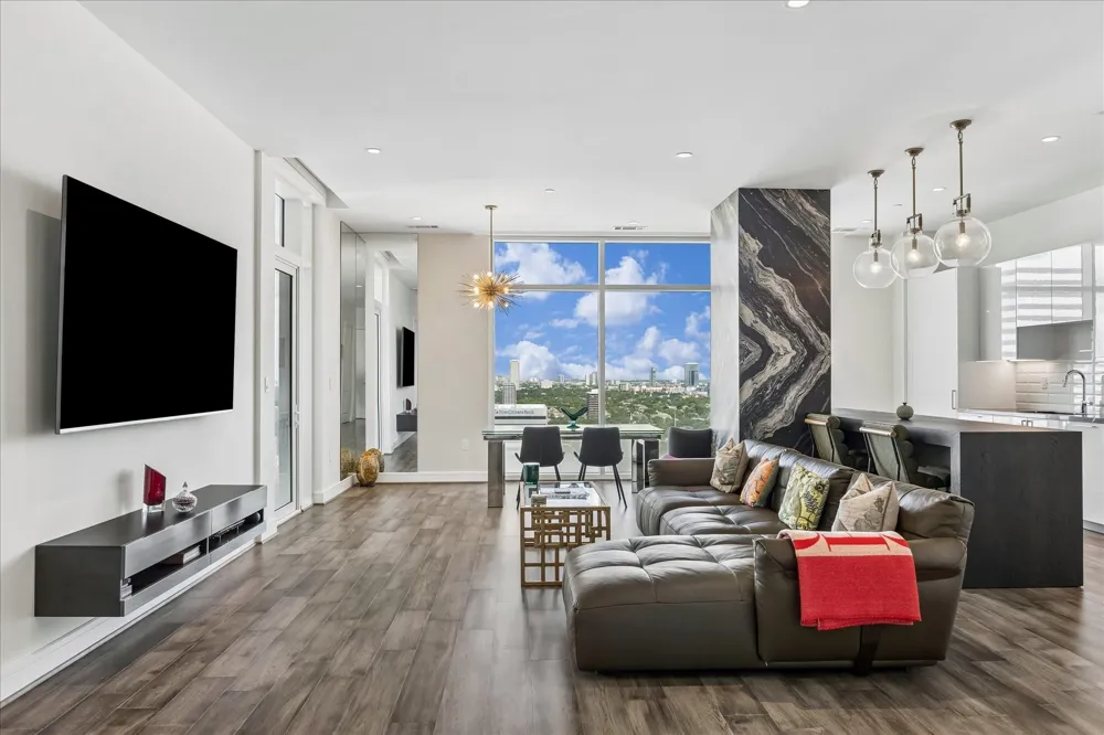 4521 San Felipe Street #2102 Houston, TX 77027