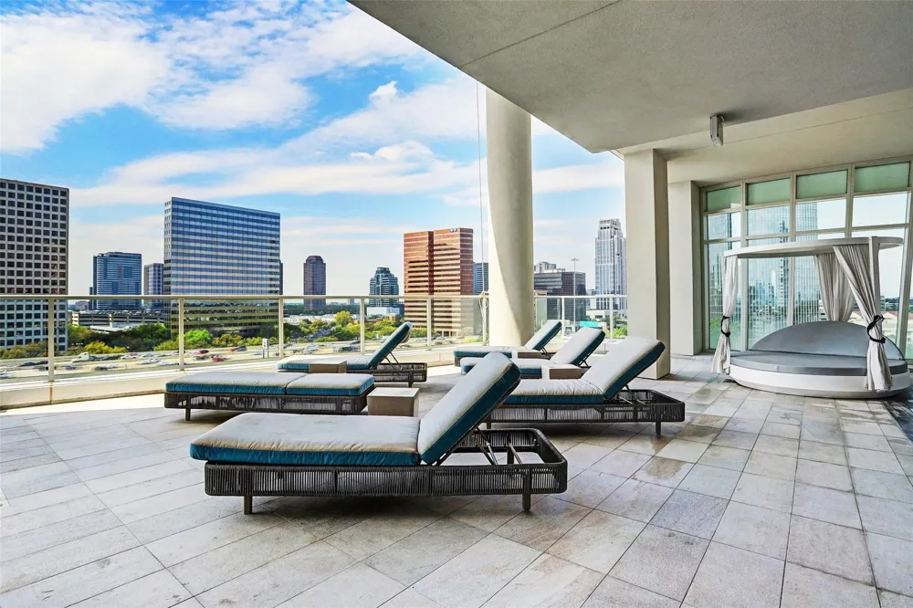 4521 San Felipe Street #2102 Houston, TX 77027