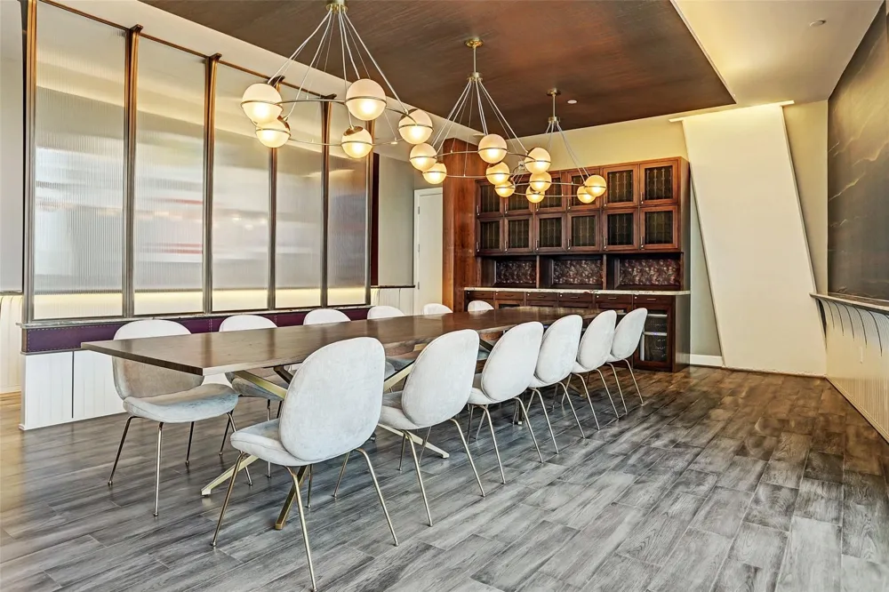 4521 San Felipe Street #2102 Houston, TX 77027